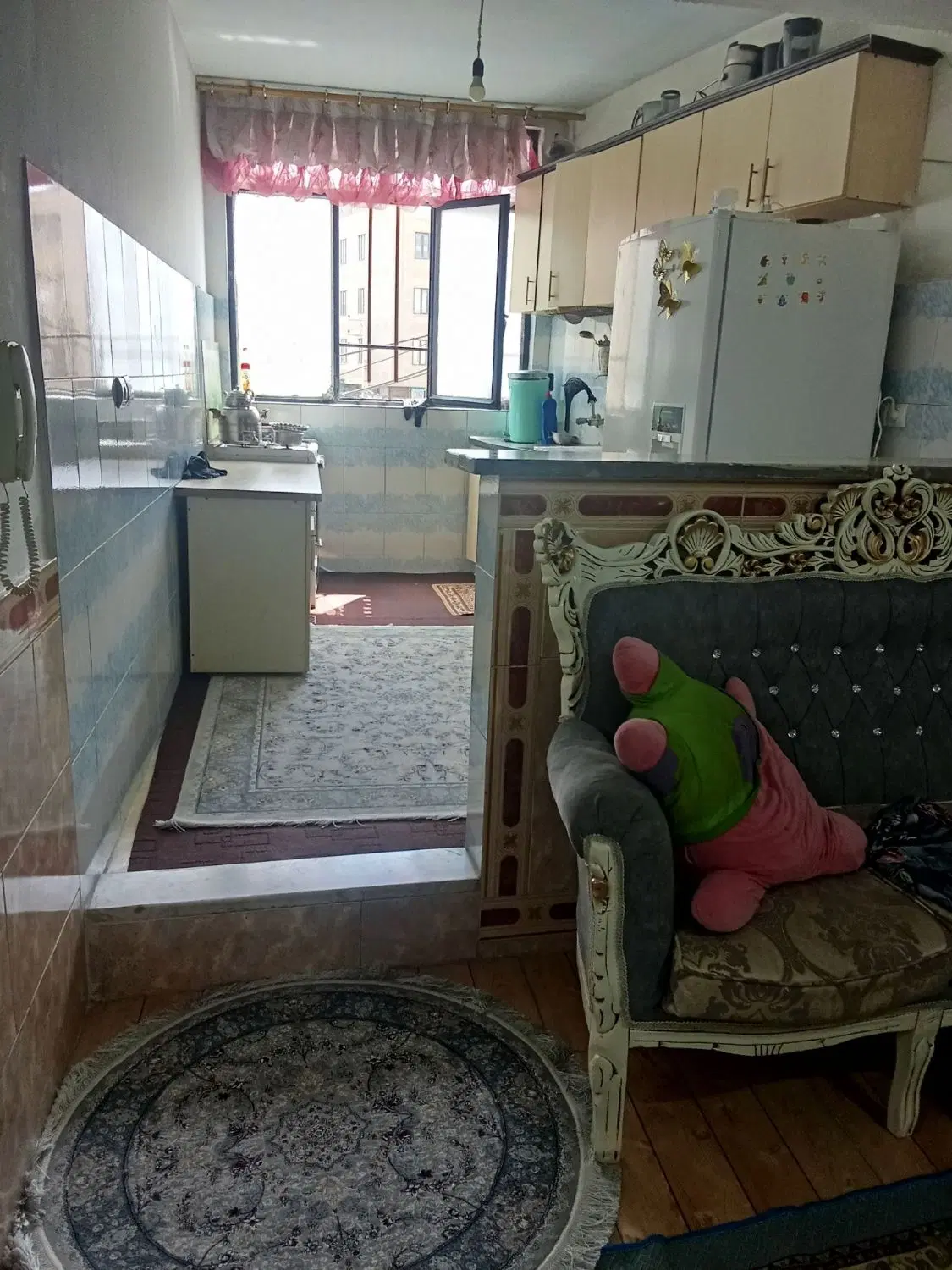 یک واحدمسکونی ۶۵متری اجاره داده میشود