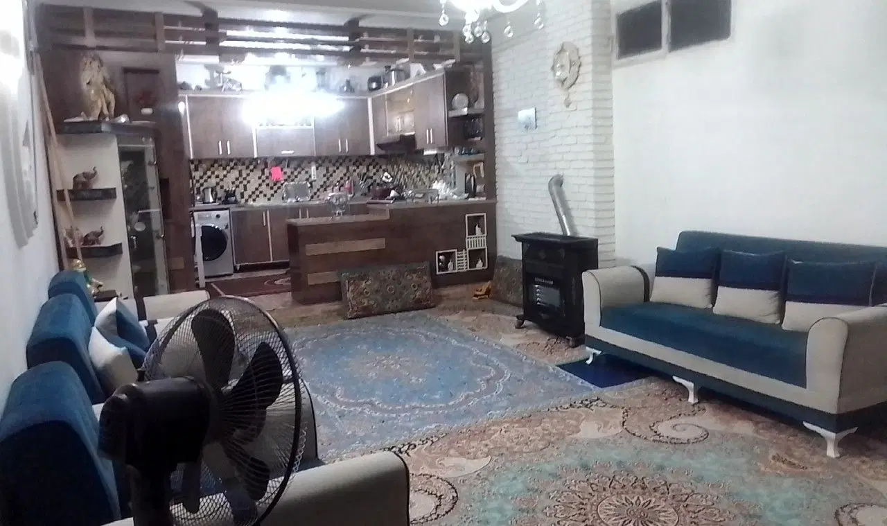 خانه سه طبقه آپارتمانی ویلامجزا۷۰متر نما حاشیه