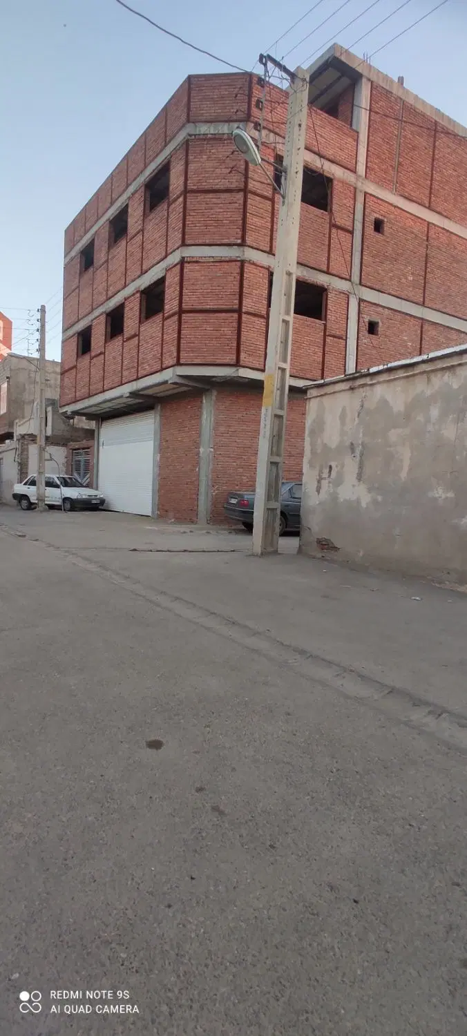 ساختمان نیمه کاره