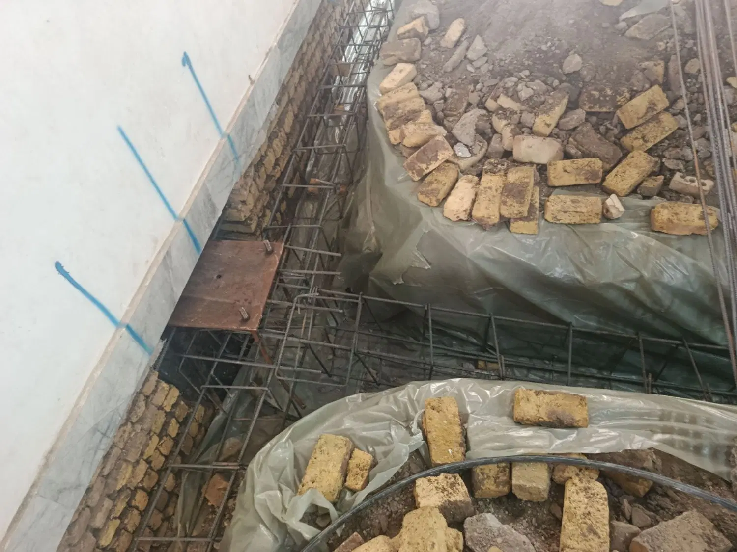 هوایی ۱۰۰ متر با پارکینگ