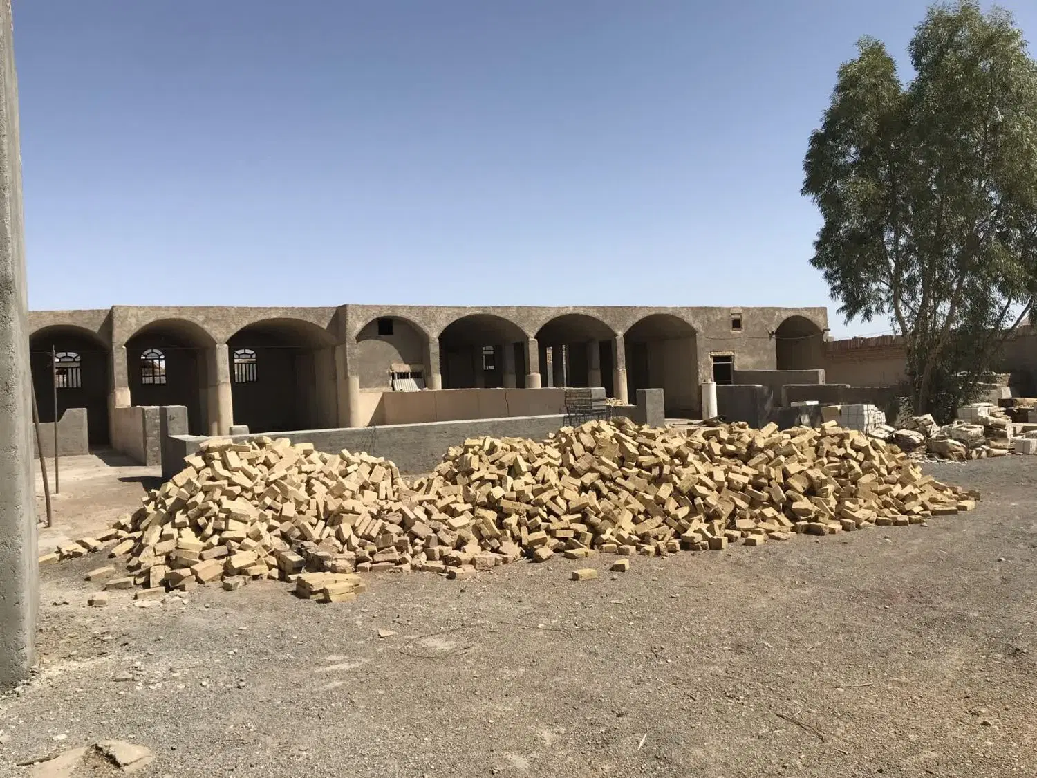 گاوداری به متراژ ۱۶۰۰متر