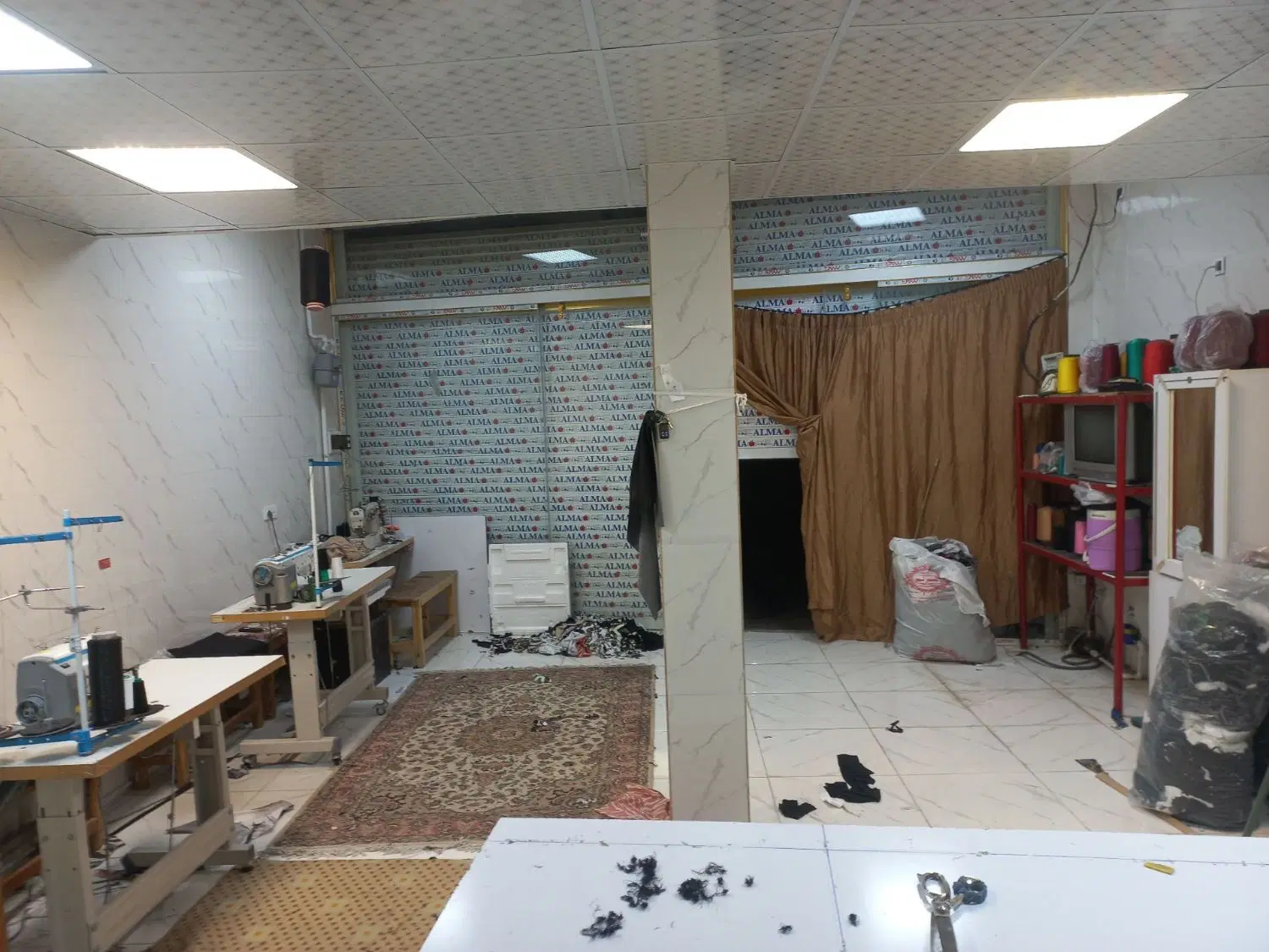 مغازه  حدود پنجاه متر