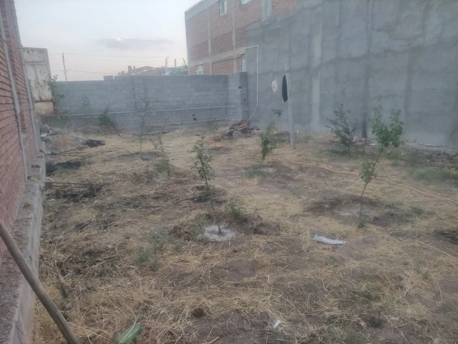 زمین چهاردیواری