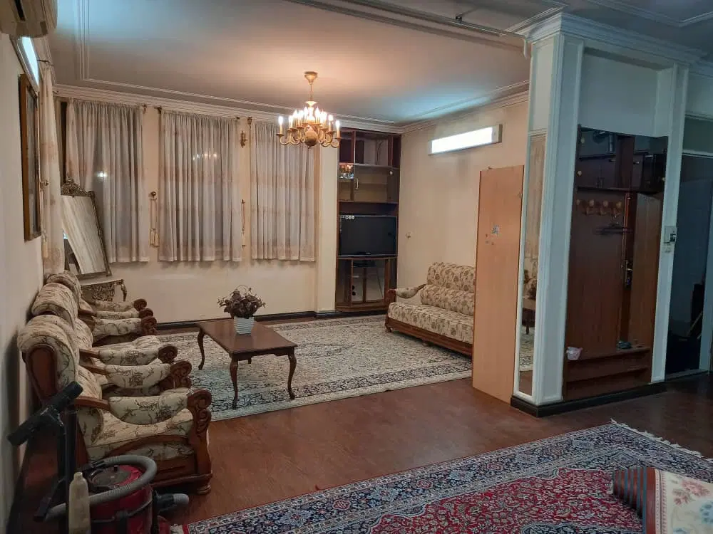 طبقه بالا یک خوابه خ ویلا۹۰متر