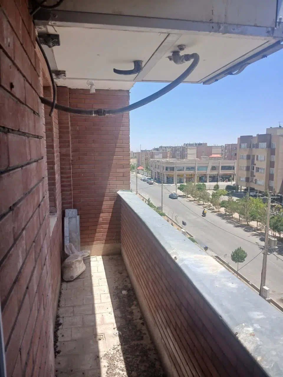 ۷۵متر _ ۲ خواب _ نورگیر عالی _ خیابان امام خمینی