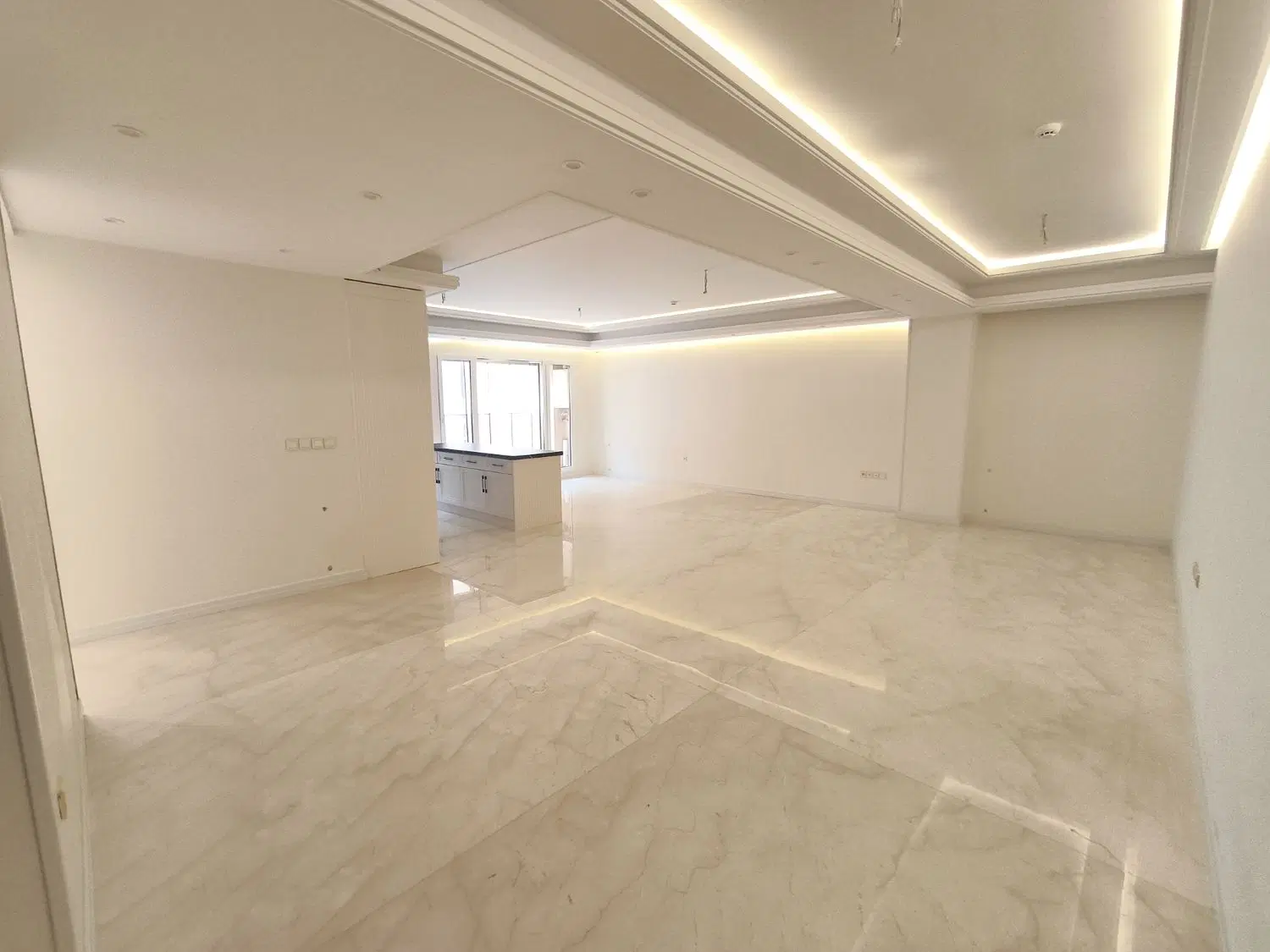 آپارتمان ۱۴۰ متر * تاپ لوکیشن *