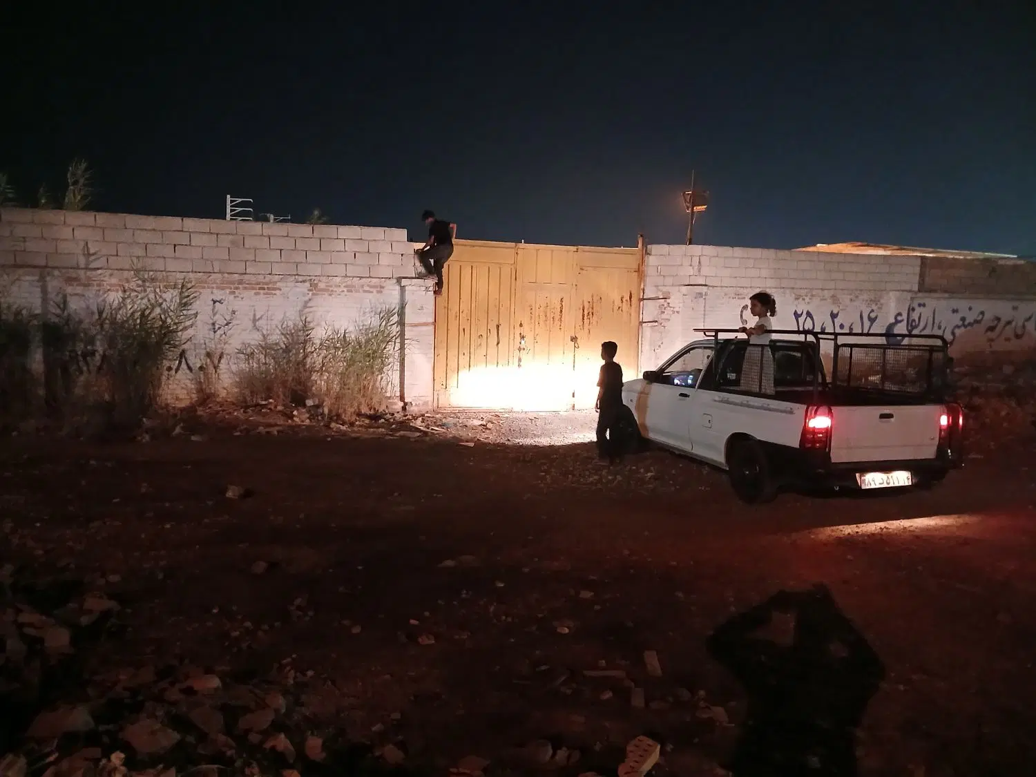 گاراژ بزرگ گلدشت جاده اصلی س راه خرمشهر