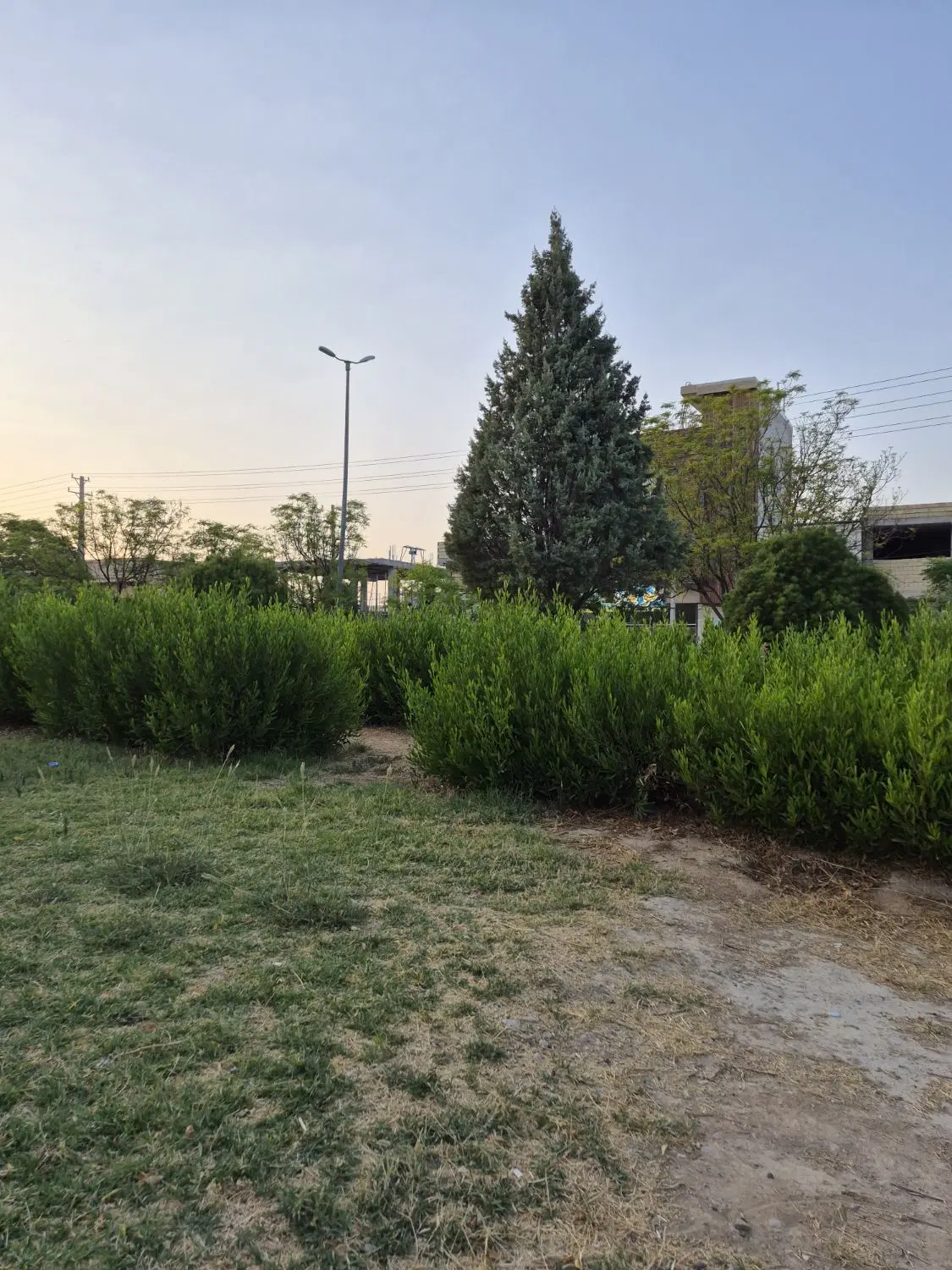 فروش زمین درب حیاط