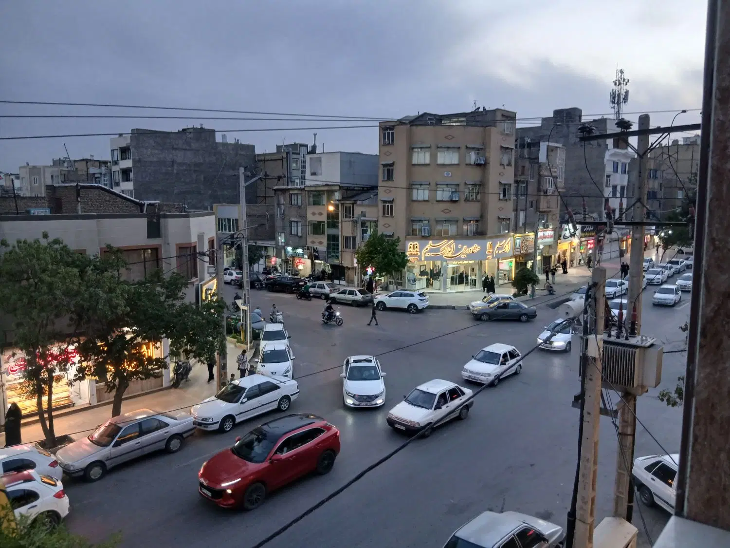 اپارتمان ۵۵ متری حاشیه خیابان اصلی