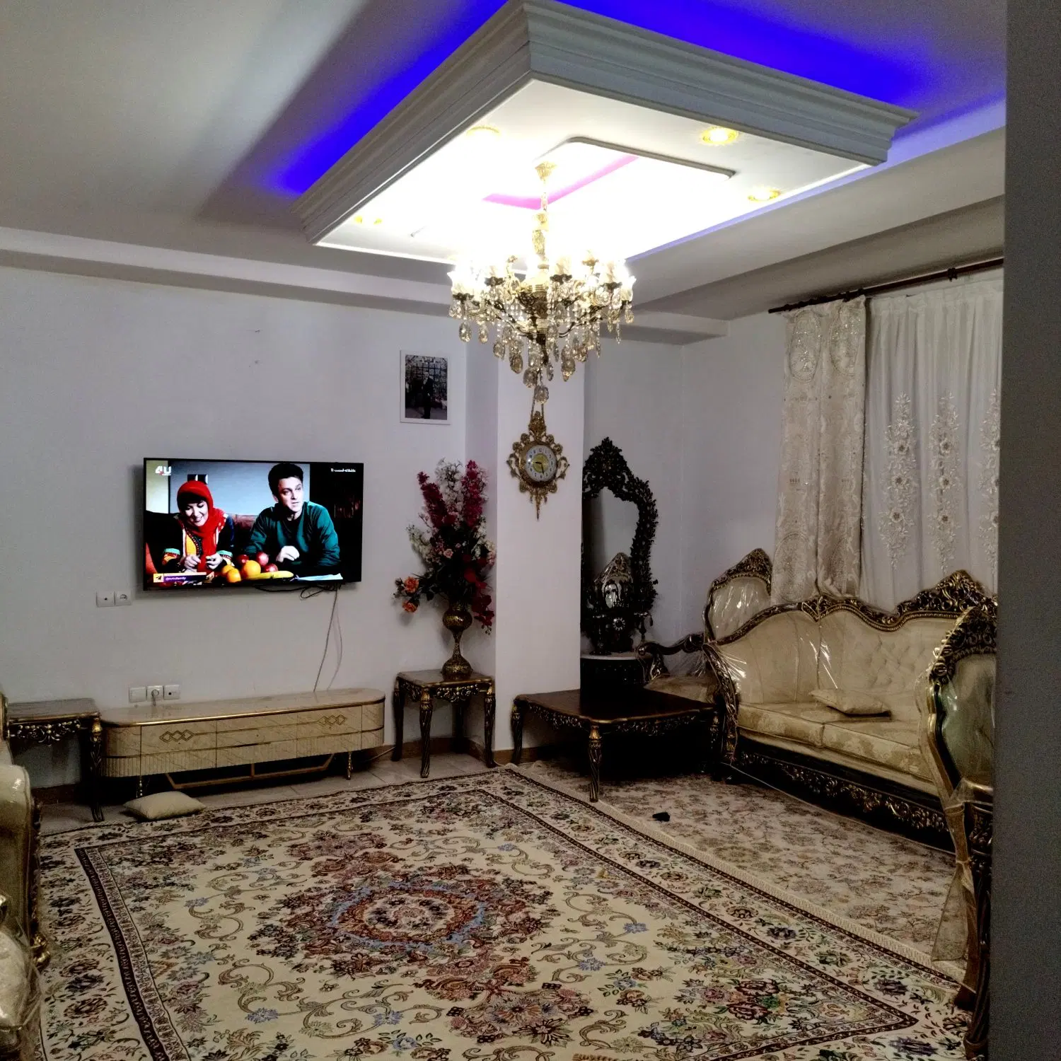 واحد 68 متری ساختمان نبش خاکویی غرق نور
