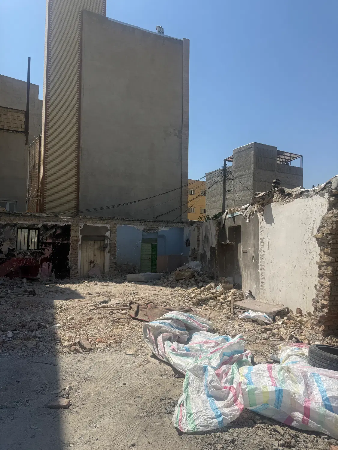 قطعه دو کله در جاده ایل گلی