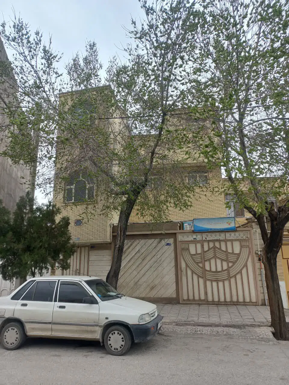 2طبقه لب خیابان