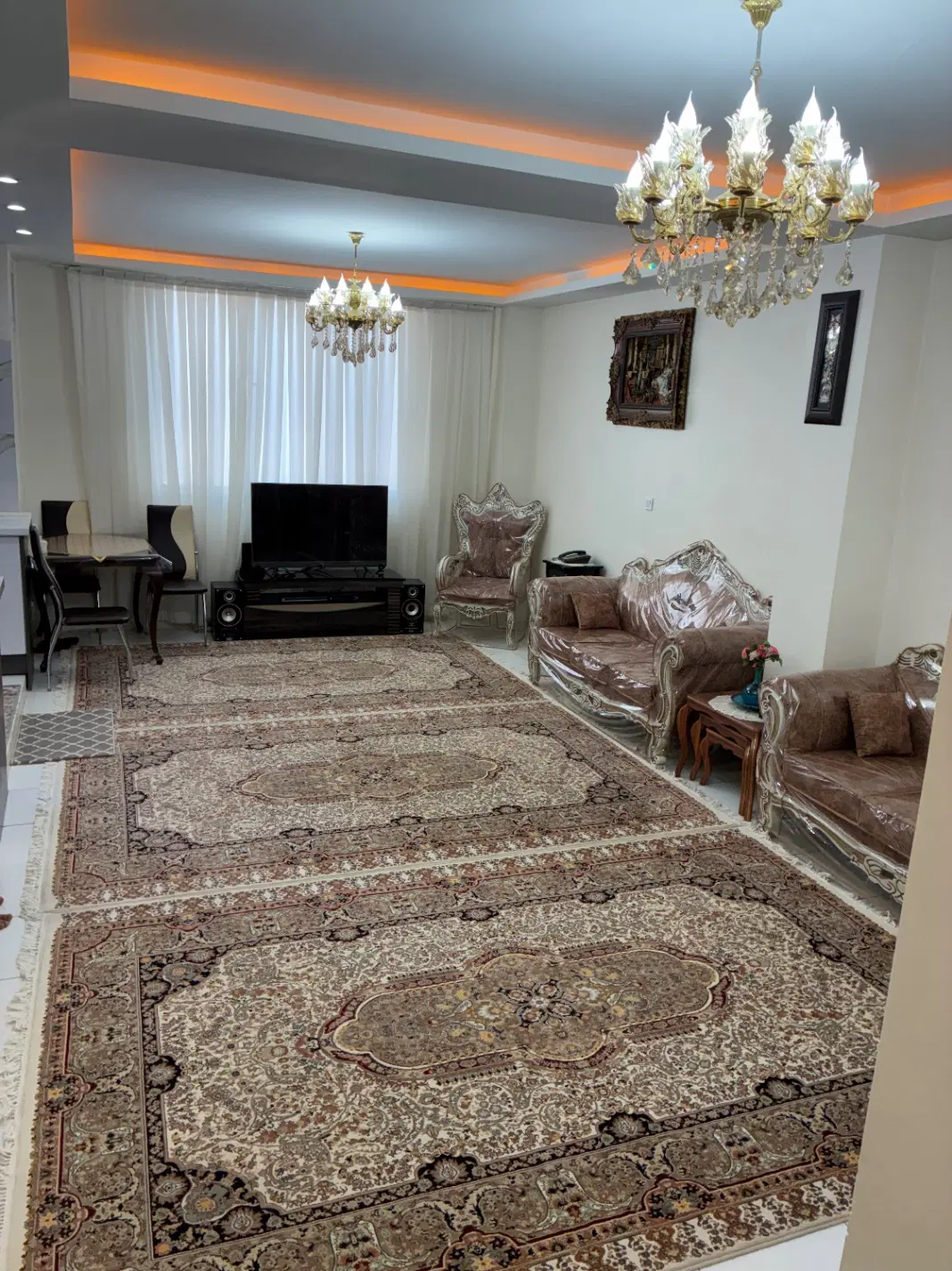 واحد آپارتمان 85متری    خیابان فروردین