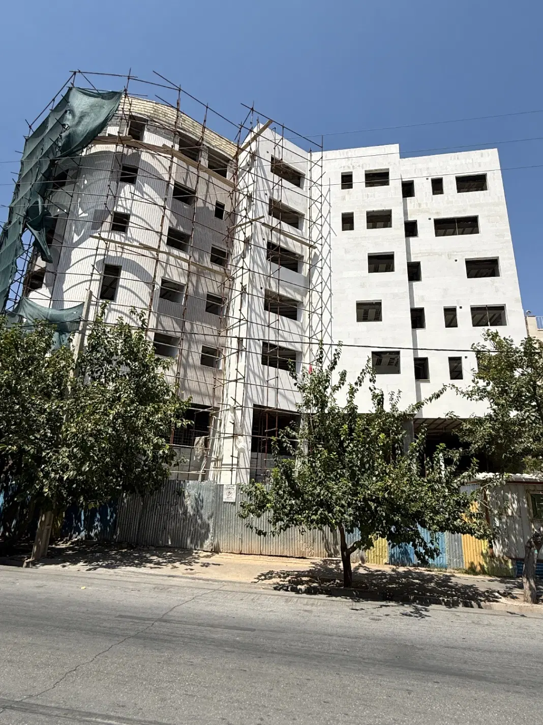 تجاری ۸۵ متری سروش شرقی