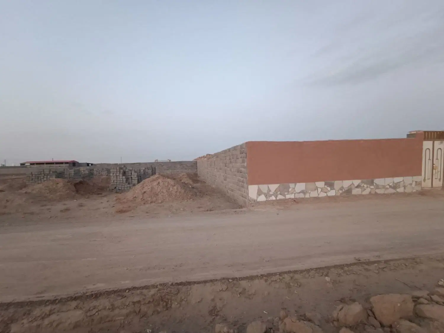 زمین دشت انقلاب