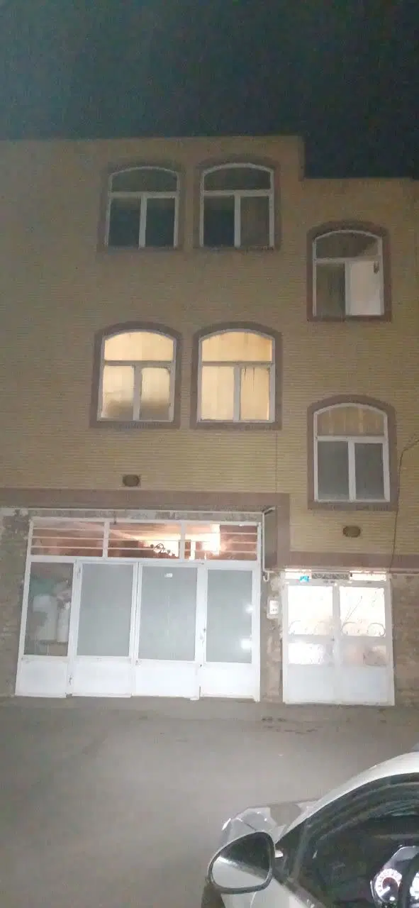 منزل دو طبقه و نیم