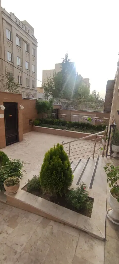 اپارتمان خوش نقشه و پر نور