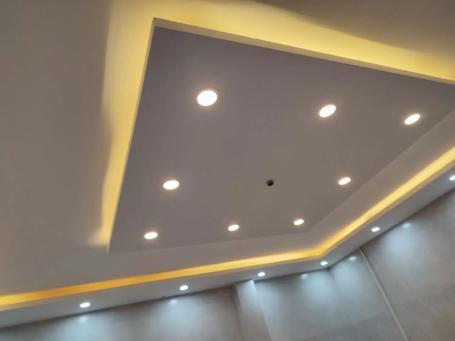 مغازه تجاری بر بزرگمهر 19متر