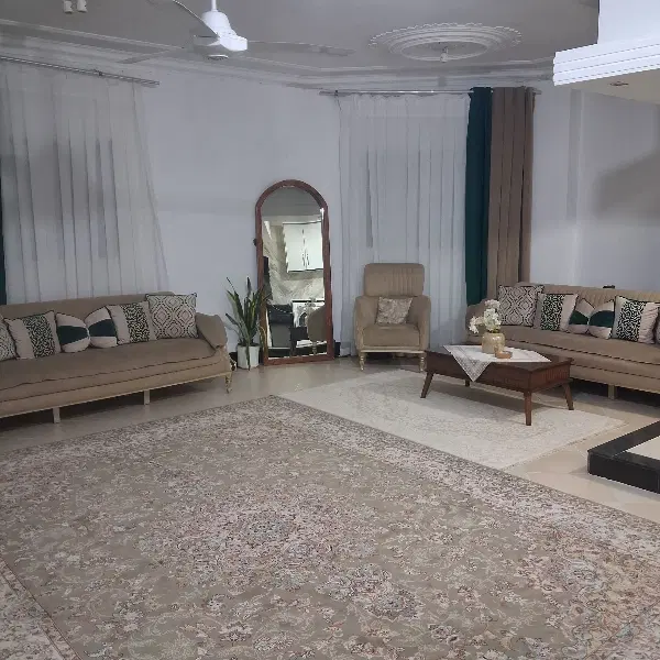 ملک فروشی