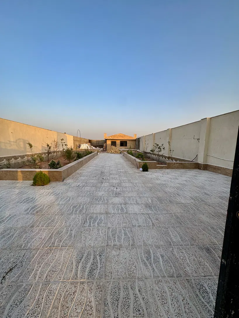 باغ ویلا در بهترین مکان شهر اباد ۵۰۰ متری با استخر