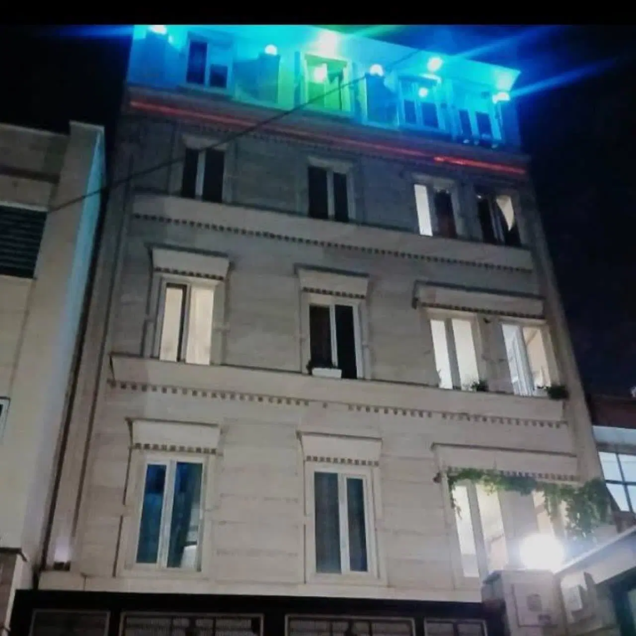 یک واحد ۴۲ متری