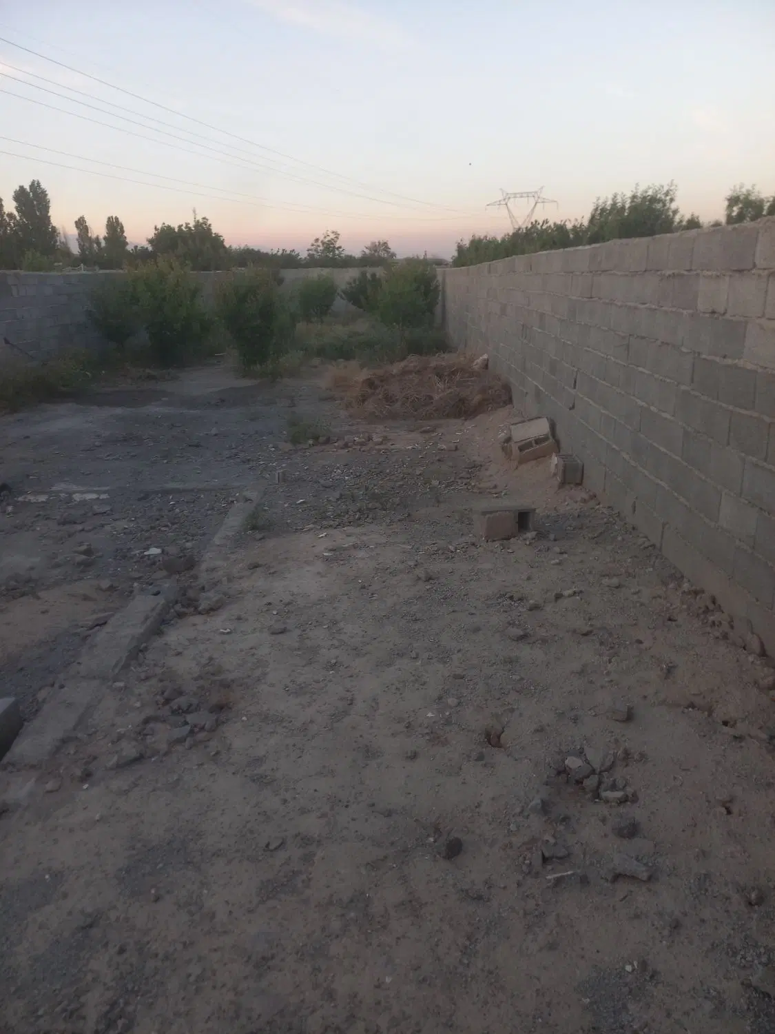 باغچه قطعات ۳۵۰ متری چهار دیوار آب و برق و گاز