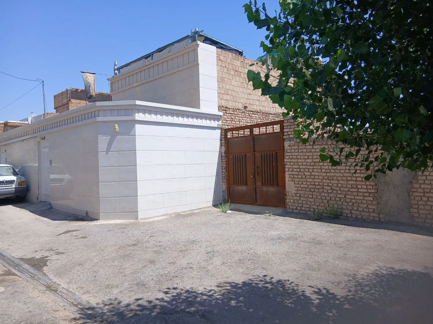 زمین مسکونی درب و دیوار ملکی