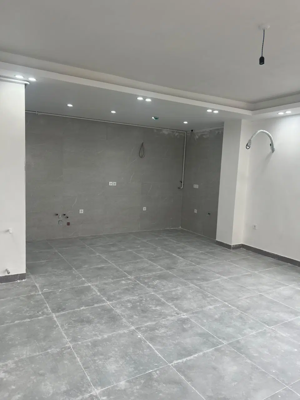 آپارتمان طبقه چهارم نوساز در سردار جنگل