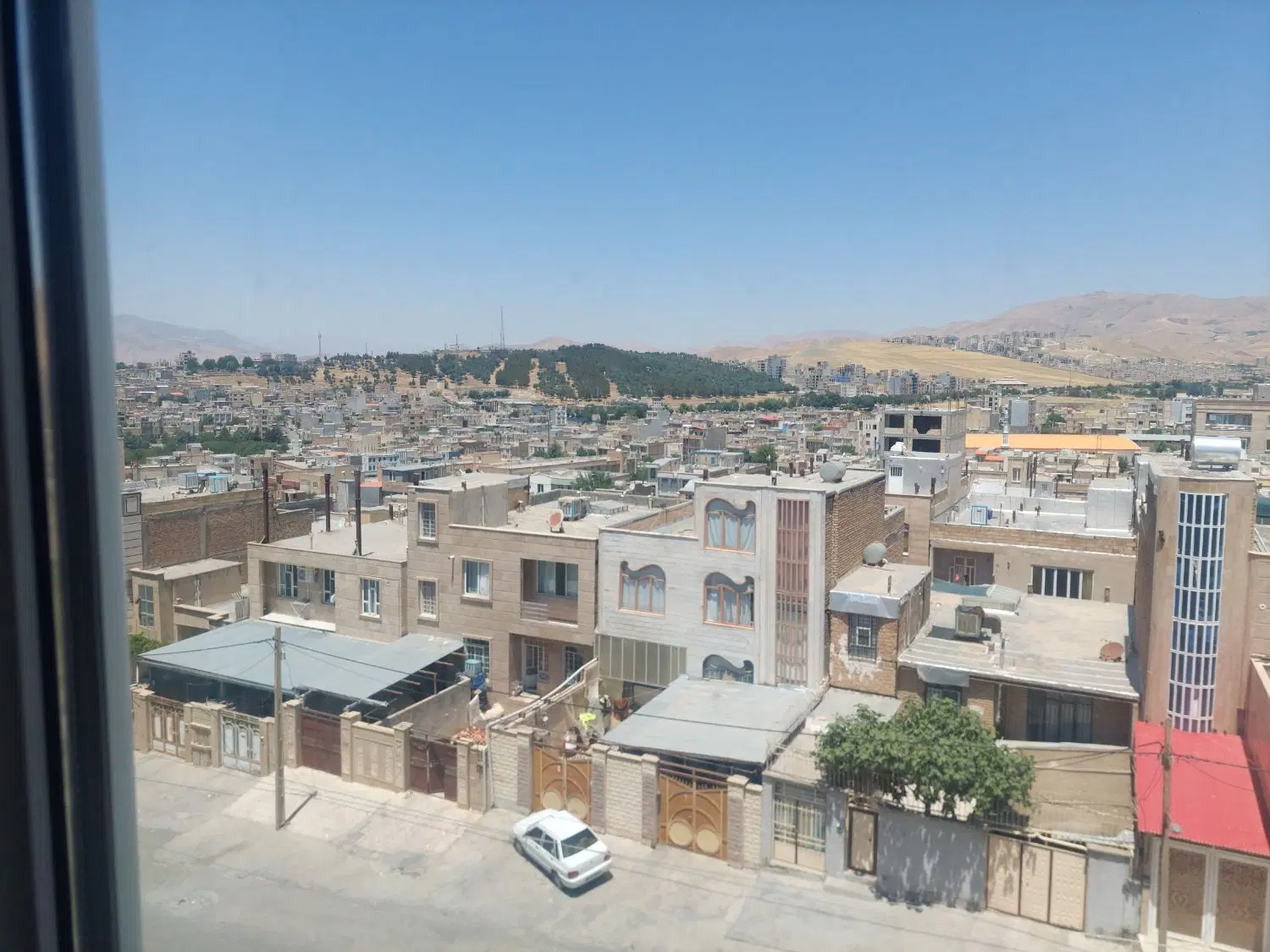 آپارتمان ۶۴ واحدی