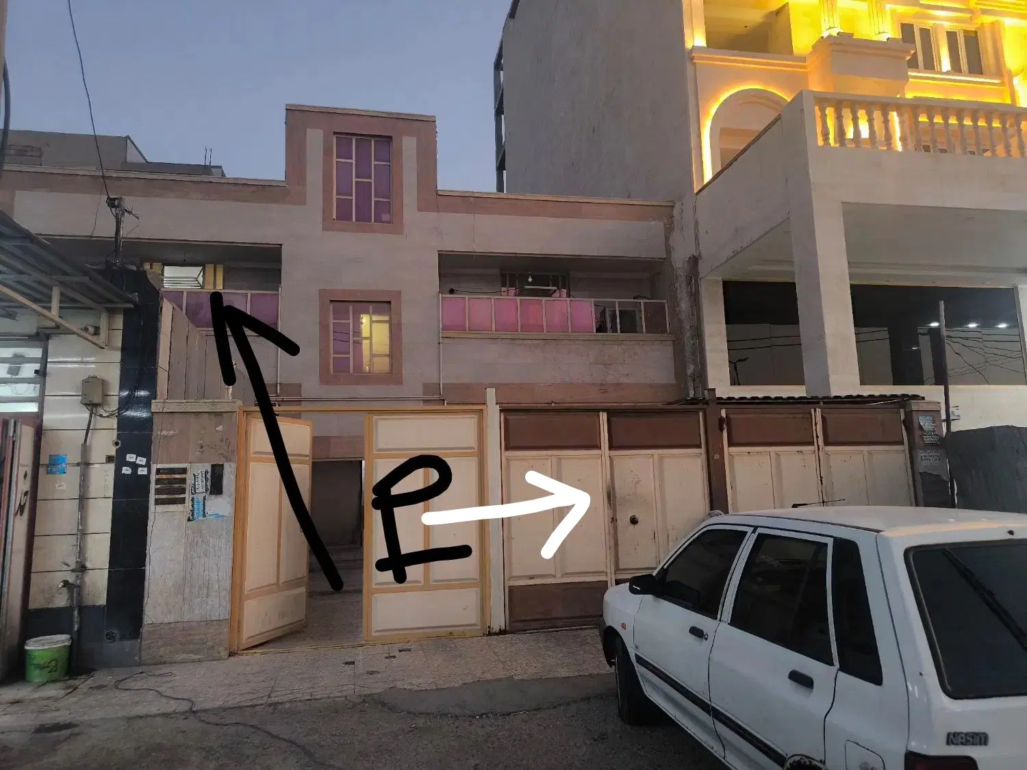 خانه چهار واحدی با پارکینگ روبرو در اصلی