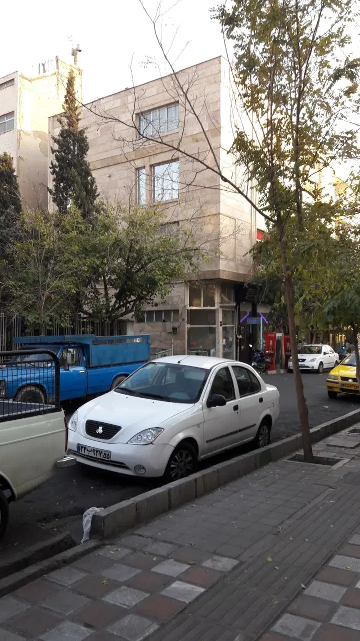 ۲۰۰ متر تجاری