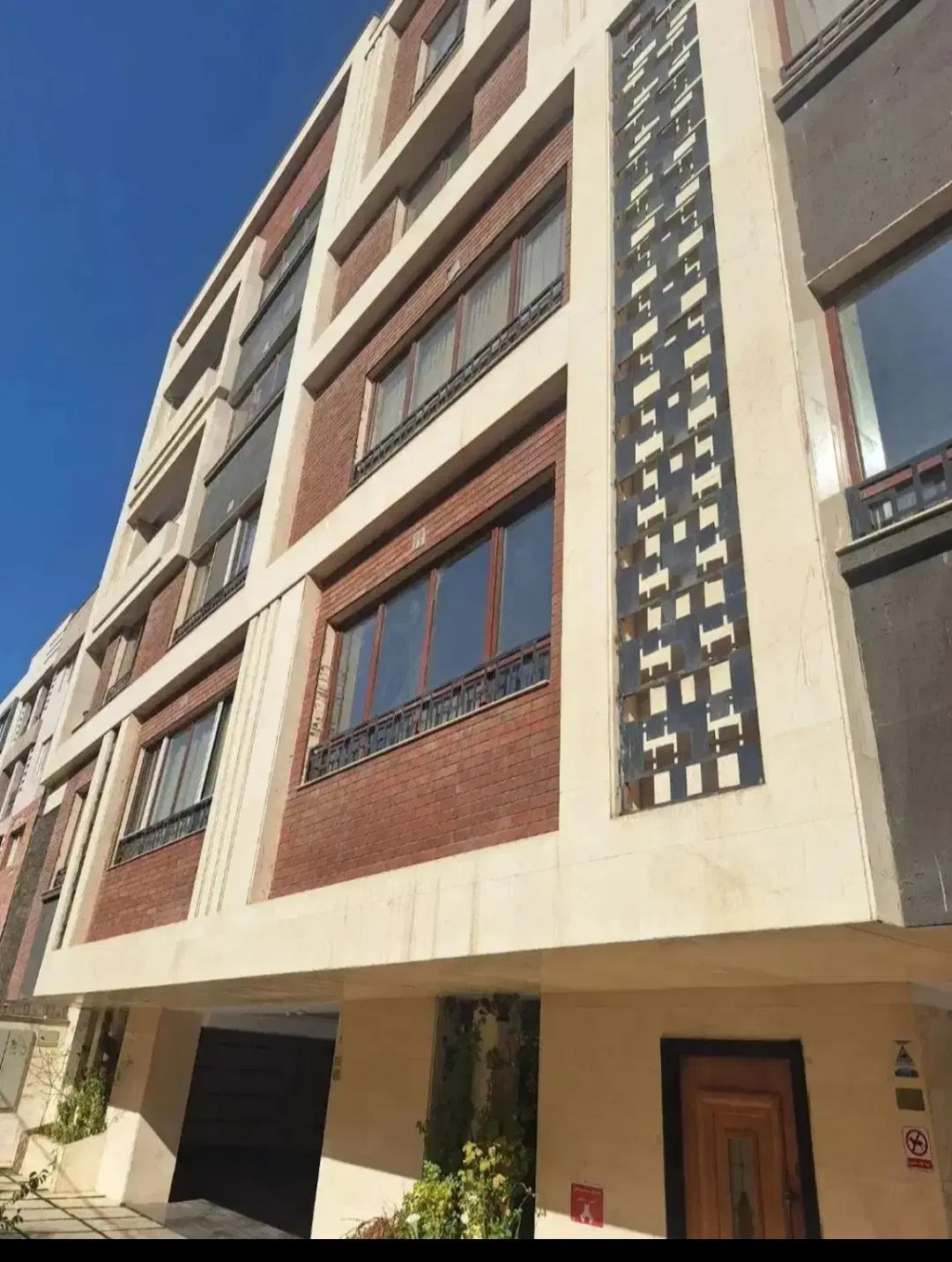 آپارتمان ۱۰۰ متری سند دار ابتدای باغ زمانی