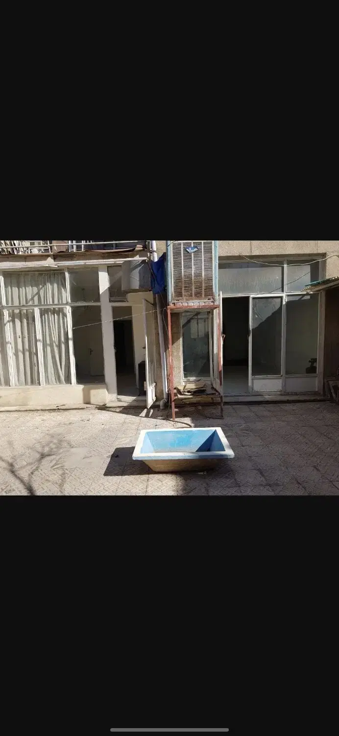 ۸۷ متر با ۶۳ متر حیاط اختصاصی