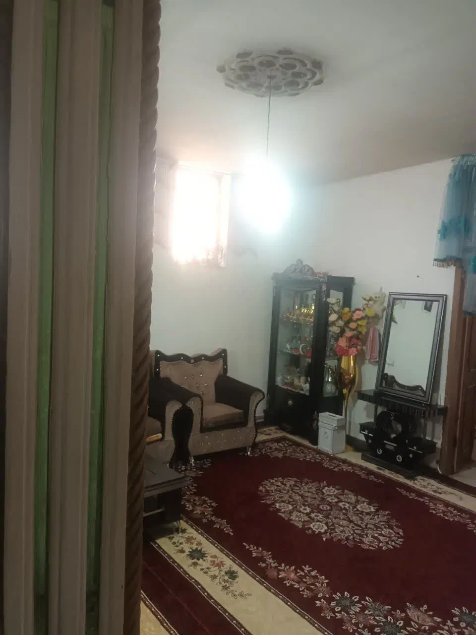 دوبر.نورگیر متراژ ۱۰۲ .رهن کامل ۳۰۰میلیون