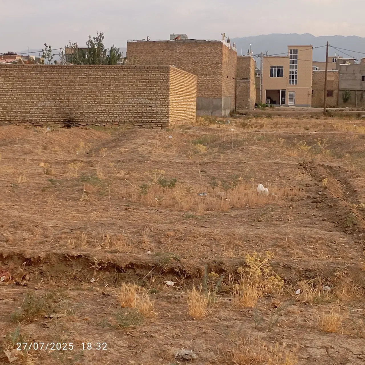 زمین ۱۲۳ متری حسن اباد روبه روی شهرک پرواز