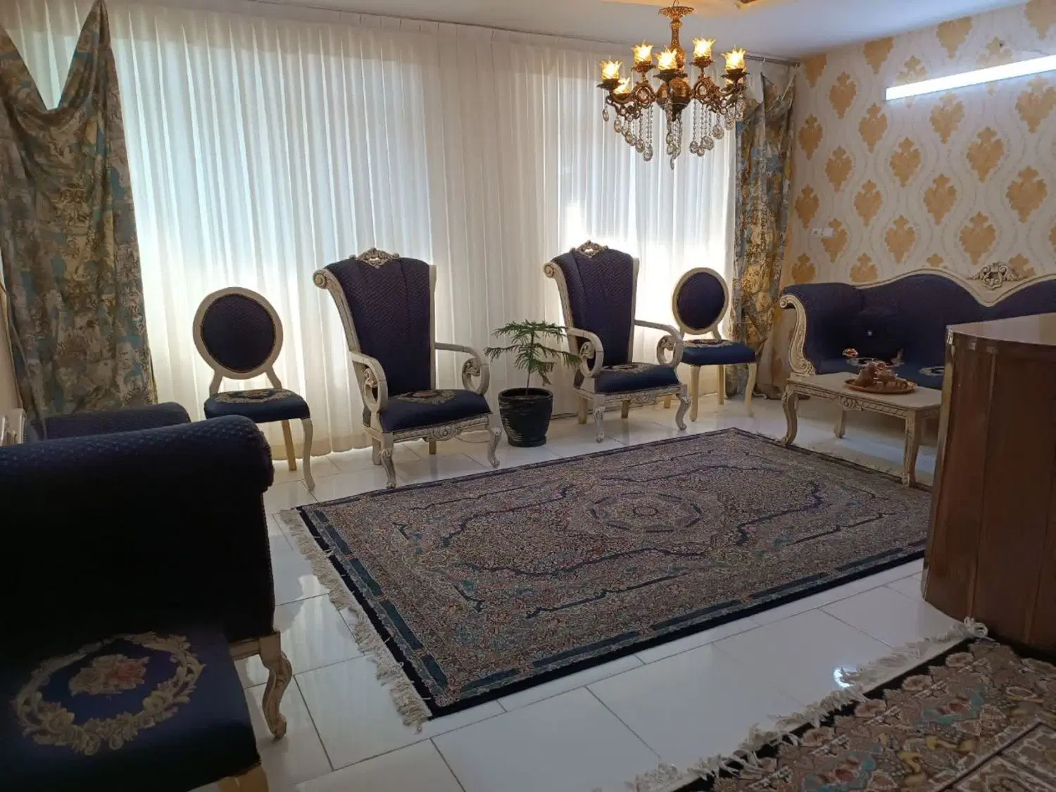 مغازه ۱۲ متری با سرویس بهداشتی
