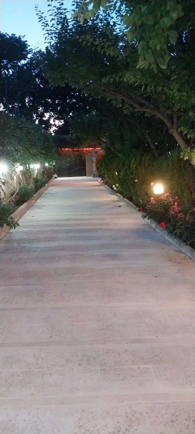 باغ ویلایی۷۰۰ متر باغچه استخر