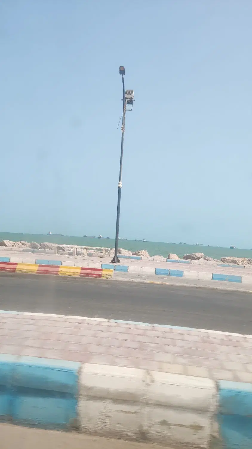 خانه ویلایی...کلنگی .قابل سکونت