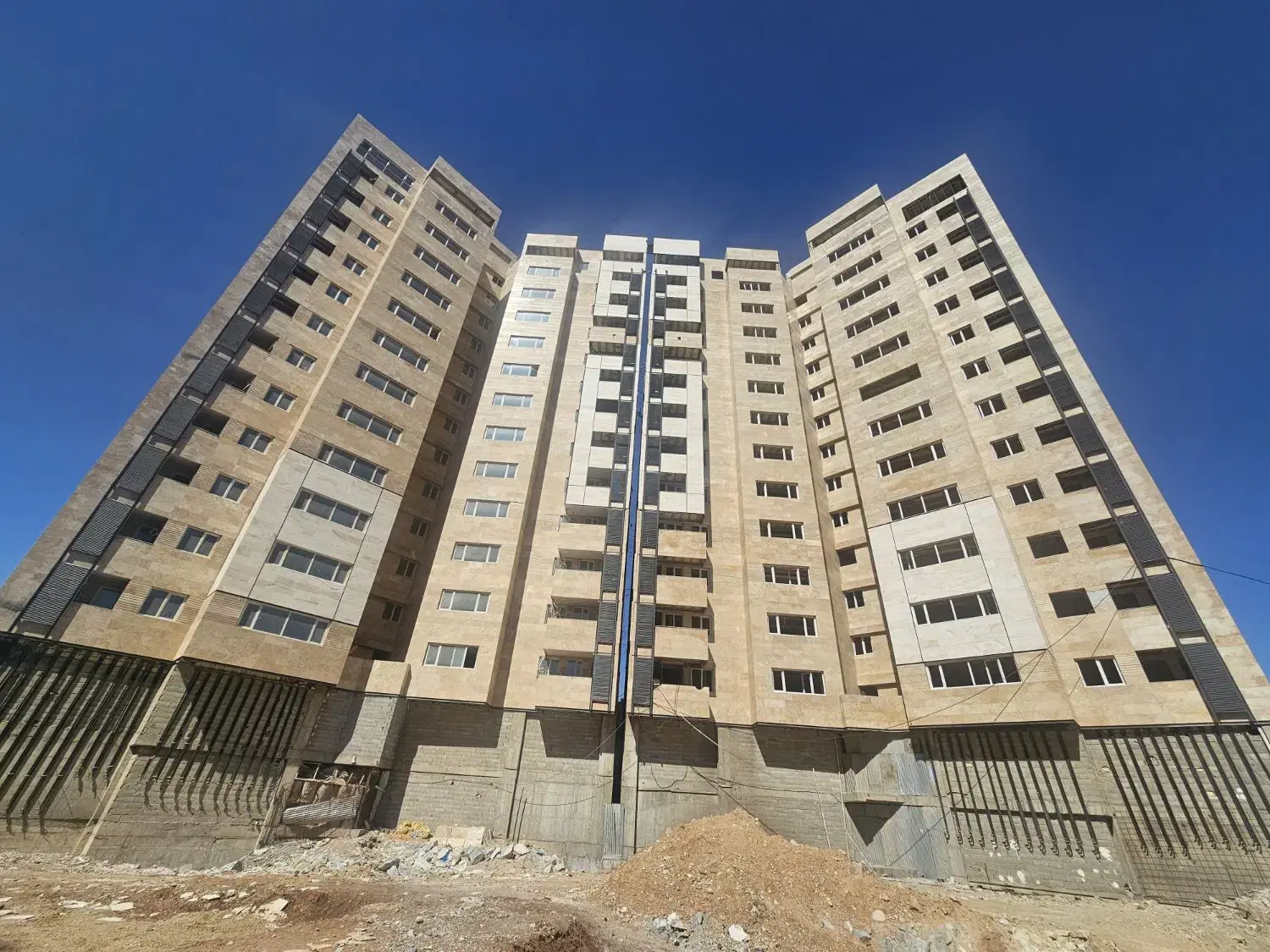 فروش ۶ باب تجاری فرهنگ شهر جهرم