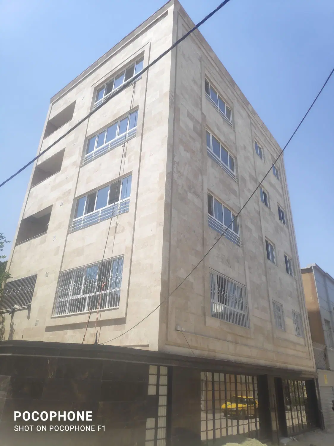 واحد ۱۱۷متری فلکه مدرس جنب بانک صادرات
