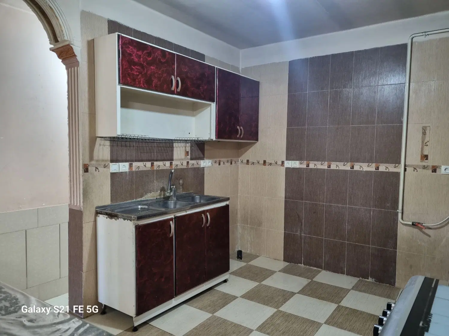 یک واحد اجاره طبقه بالا