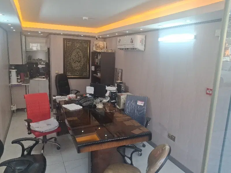 تجاری بر خیابان مفتح