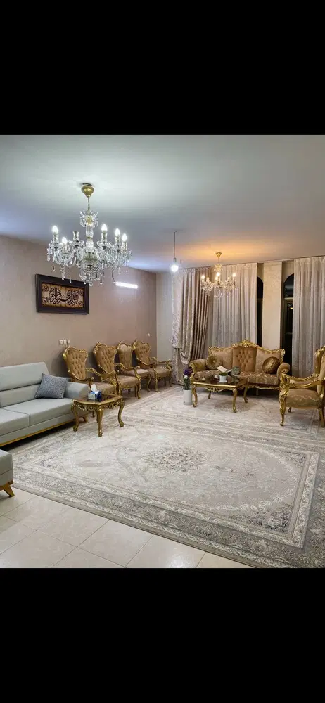 فروش سه طبقه شمالی درب حیاط