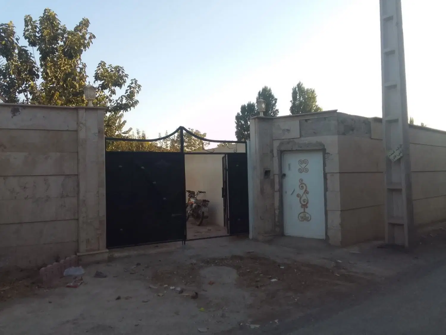 ویلا با لوکیشن عالی ۷۰۰متر