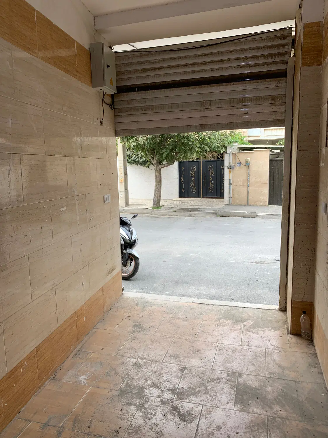 مغازه ۱۲ متر ۲ متر بر بهترین لوکیشن