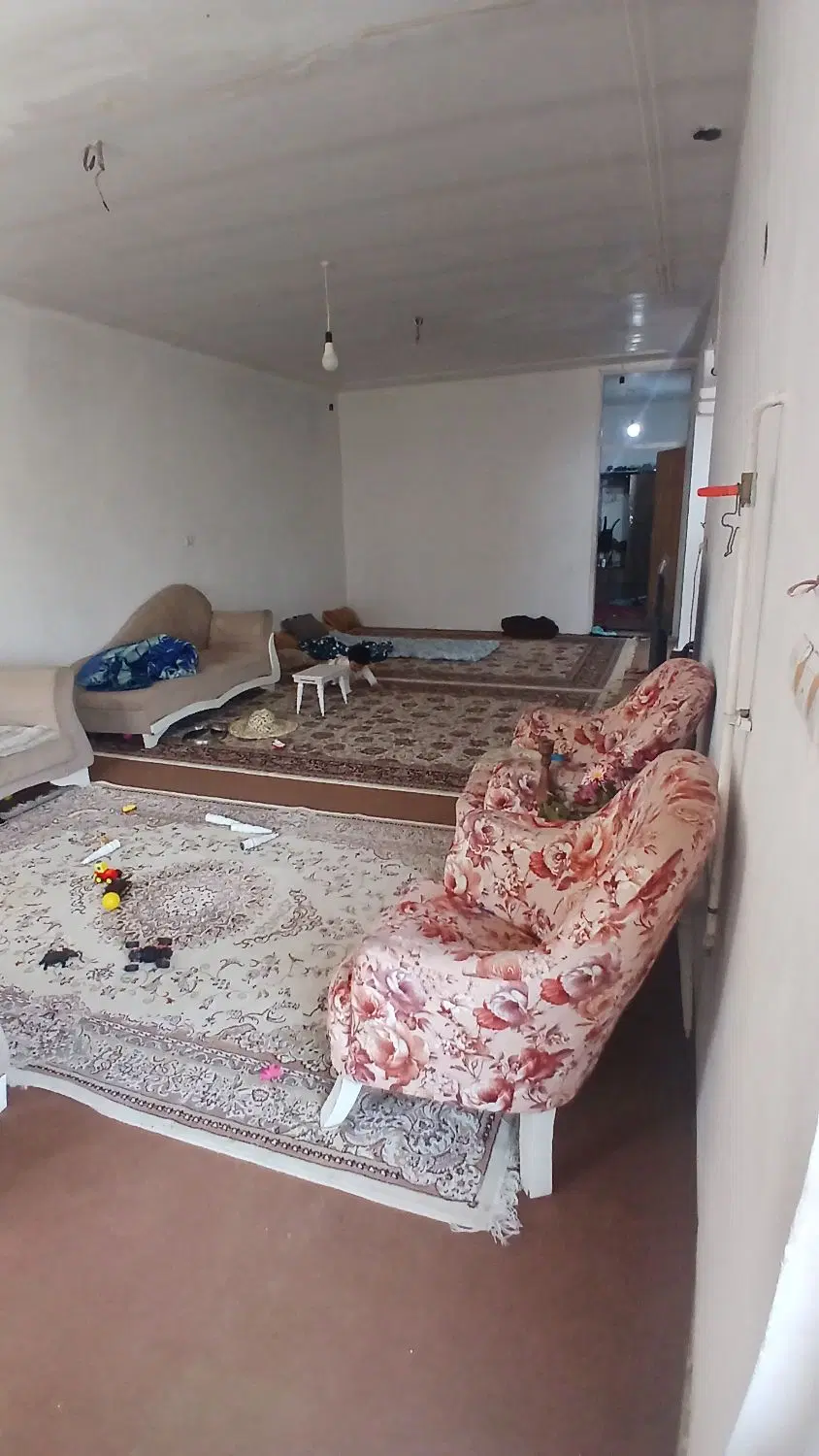 رهن خانه دو خواب طبقه بالا ۱۰۰ متری حیاط دار