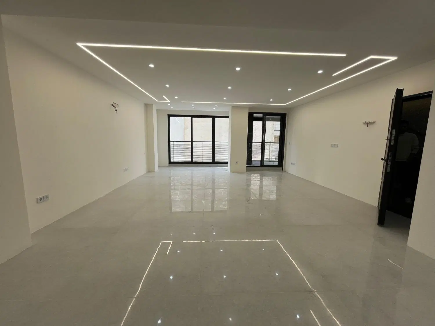 فروش‌آپارتمان۱۷۰متر_۲خواب_تک‌واحد_۲پارکینگ