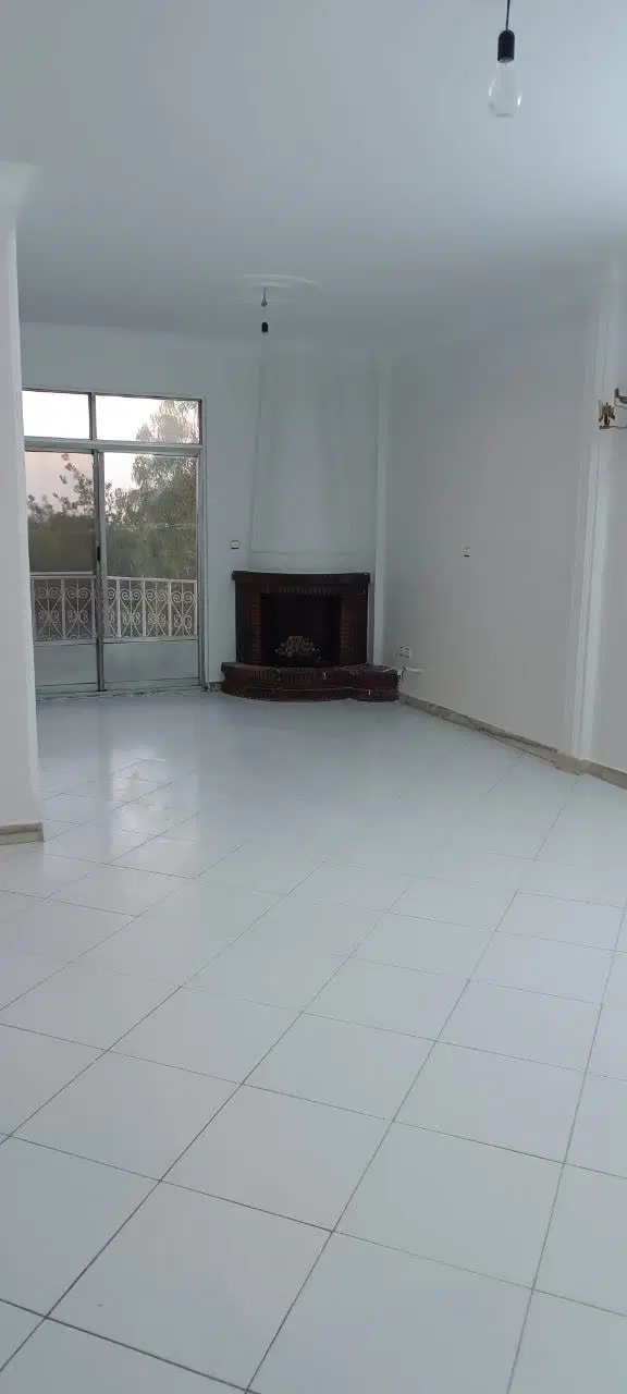 واحد ۹۰ متری خوش نقشه و دلباز