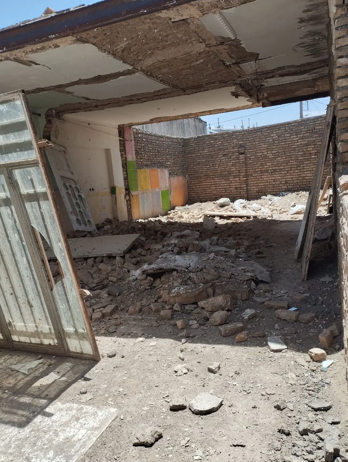 منزل نیمه ساخت کاوشی طالقانی کوچه حمام