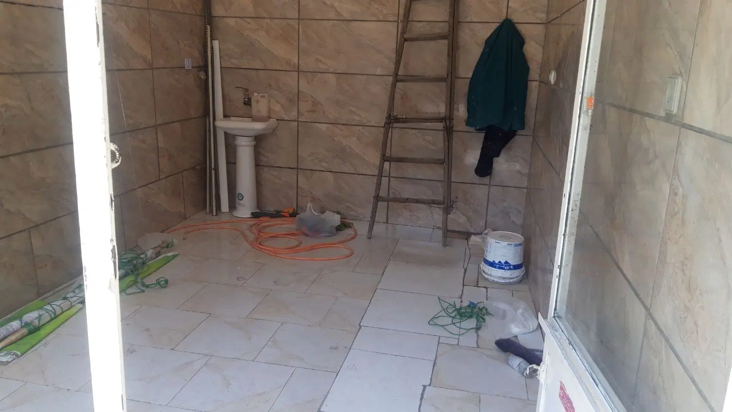 مغازه ۱۲متری خیابان استخرکوچه ۲۴۲شهید مسرور